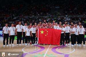 媒体人：以团队为先&amp;不计较个人数据 正是这支中国男篮最宝贵品质
